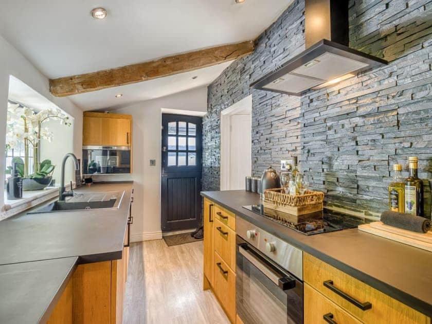2 Bedroom Cosy Cottage With Hot Tub In Hambrook Close To Bristol City Centre Exteriör bild